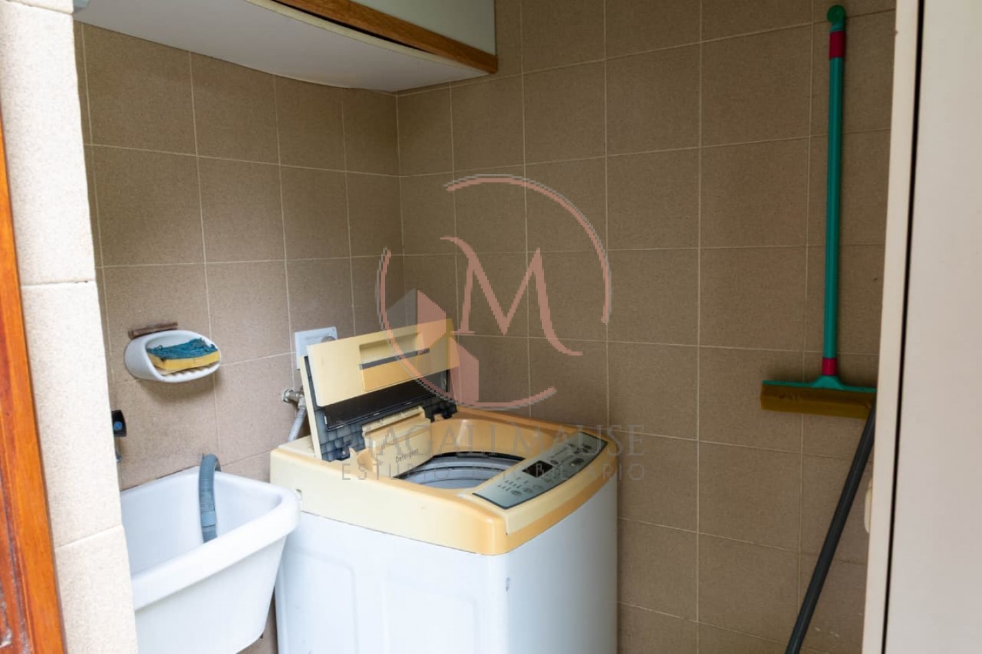 Casa Alpina en Zona Iglesias - A metros del mar sobre Av. Libertador, Pinamar