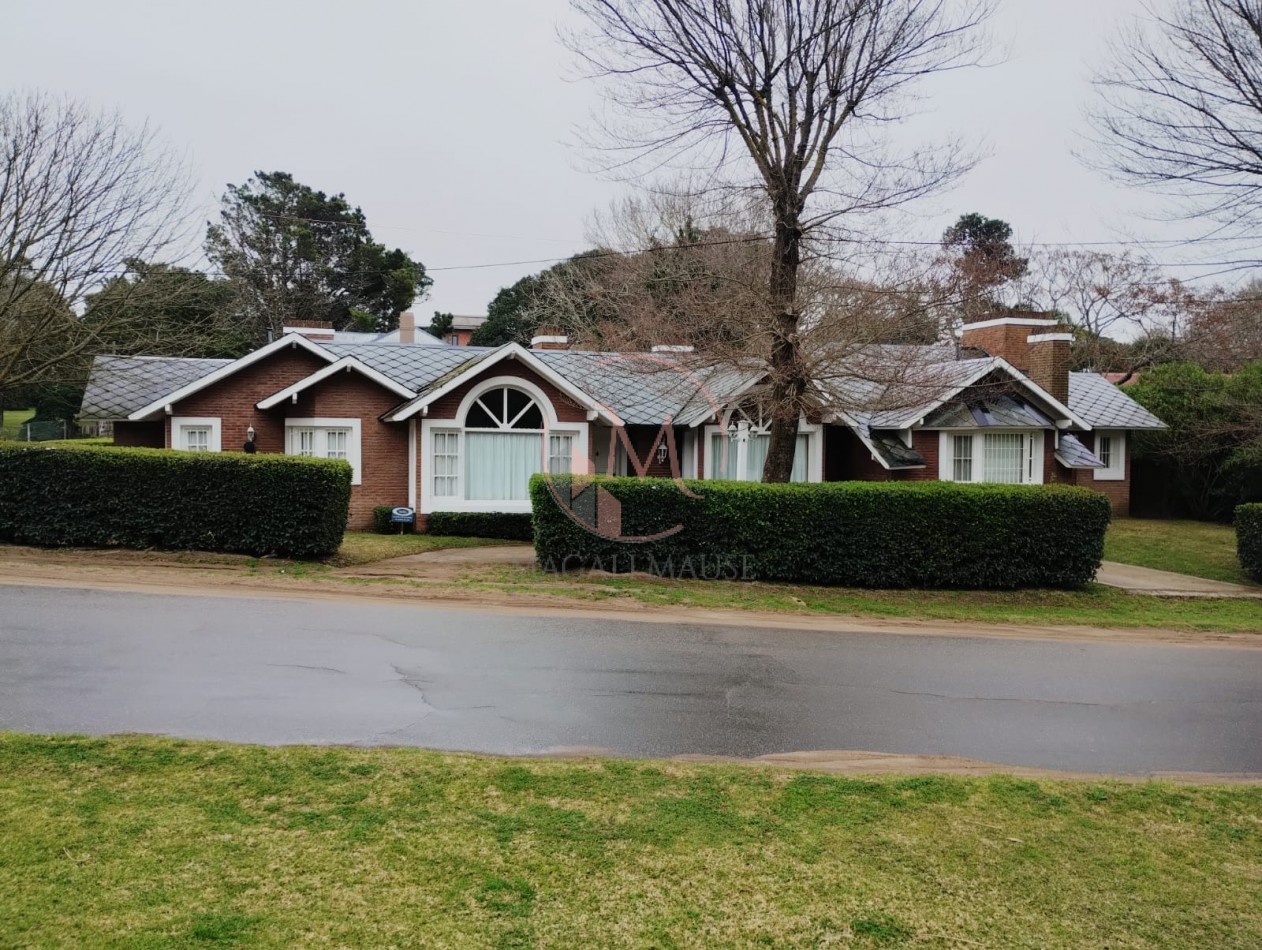 ¡¡ Encantadora casa a dos Cuadras del Mar en Zona Golf !!