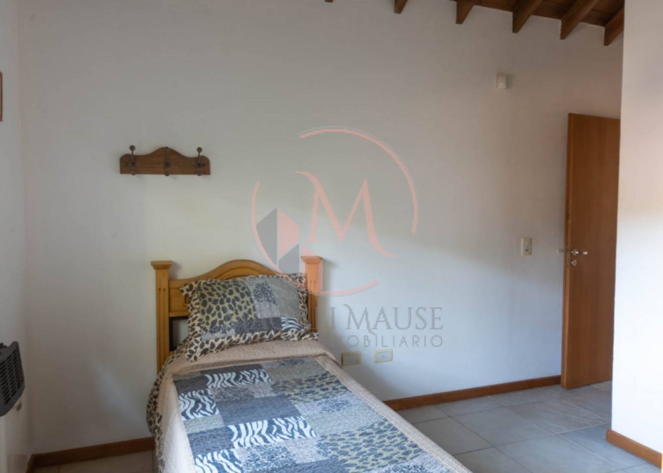 ¡Casa de 2 Plantas en Zona Norte de Pinamar - Estilo Clasico Moderno!