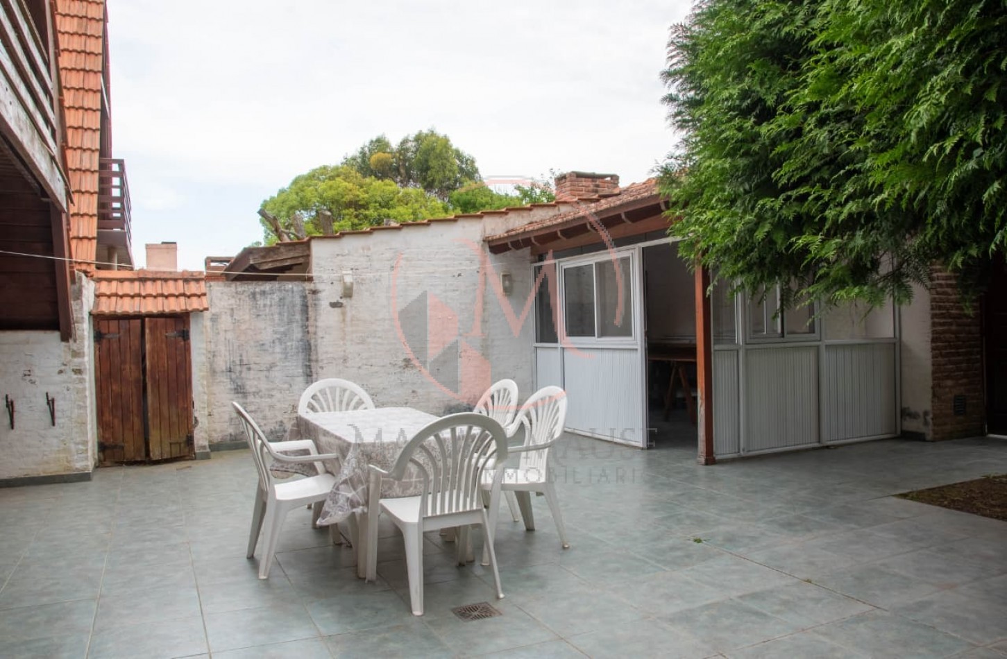 Casa Alpina en Zona Iglesias - A metros del mar sobre Av. Libertador, Pinamar