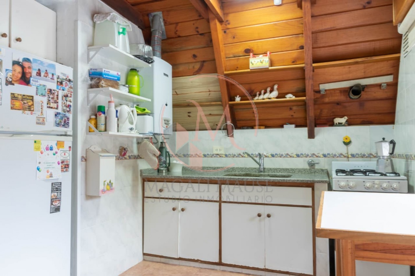 Casa Alpina en Zona Iglesias - A metros del mar sobre Av. Libertador, Pinamar