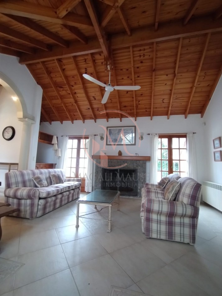 ¡¡ Encantadora casa a dos Cuadras del Mar en Zona Golf !!