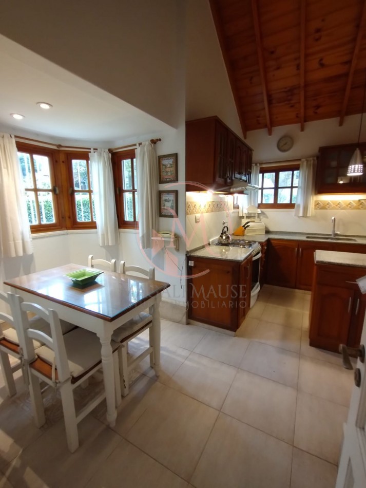 ¡¡ Encantadora casa a dos Cuadras del Mar en Zona Golf !!