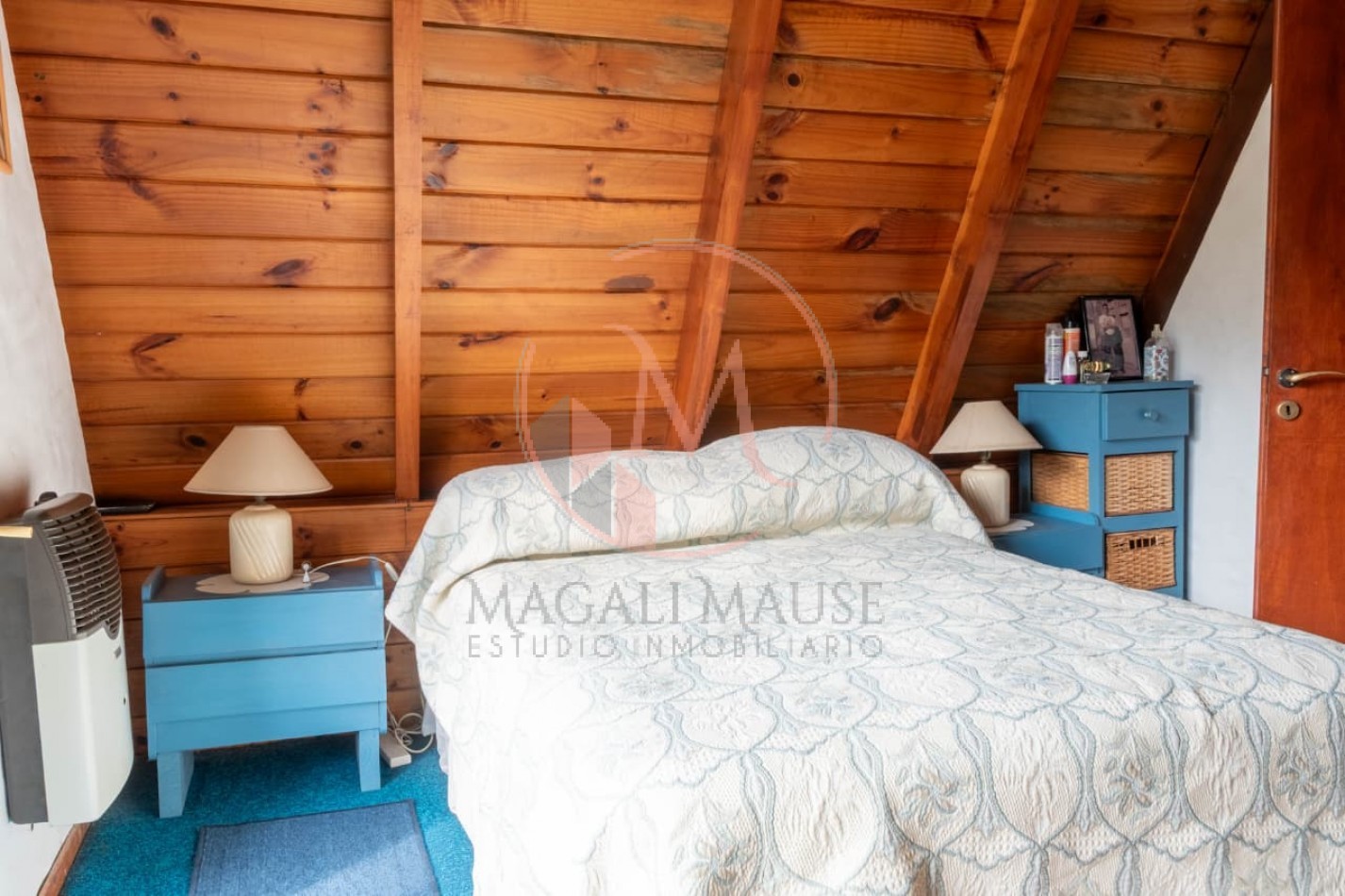 Casa Alpina en Zona Iglesias - A metros del mar sobre Av. Libertador, Pinamar