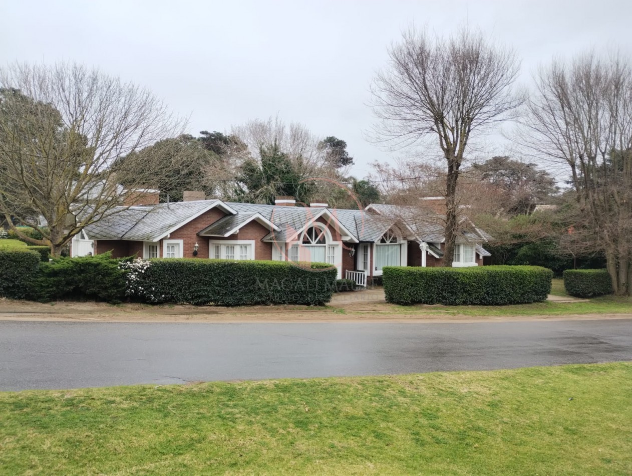 ¡¡ Encantadora casa a dos Cuadras del Mar en Zona Golf !!