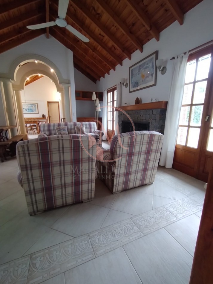 ¡¡ Encantadora casa a dos Cuadras del Mar en Zona Golf !!