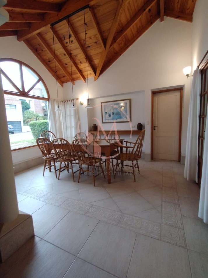 ¡¡ Encantadora casa a dos Cuadras del Mar en Zona Golf !!