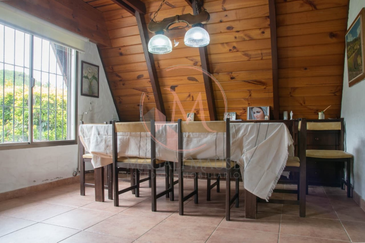 Casa Alpina en Zona Iglesias - A metros del mar sobre Av. Libertador, Pinamar