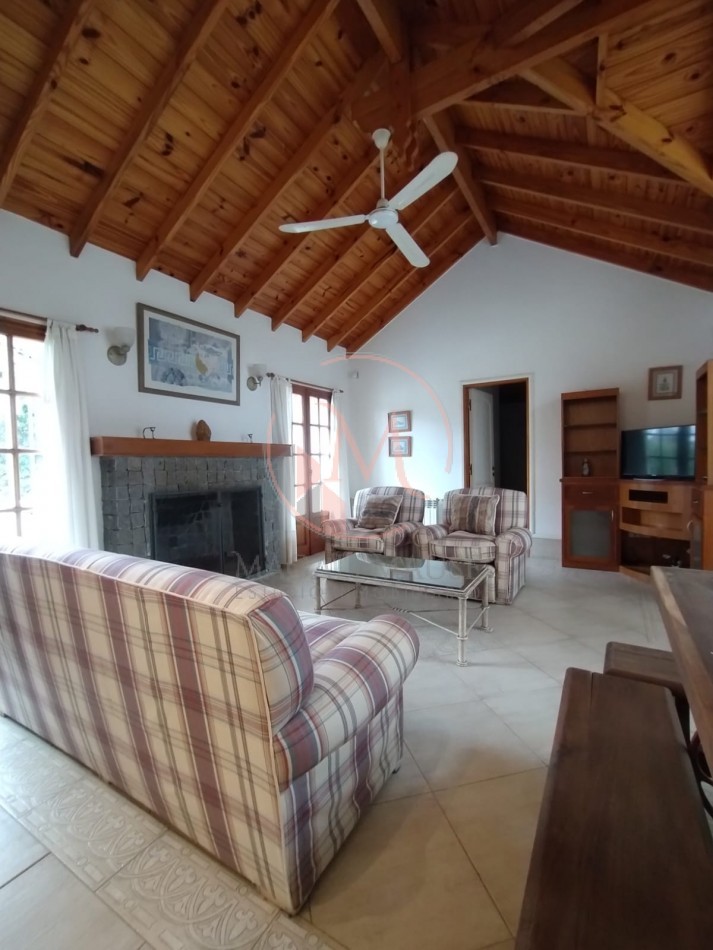 ¡¡ Encantadora casa a dos Cuadras del Mar en Zona Golf !!