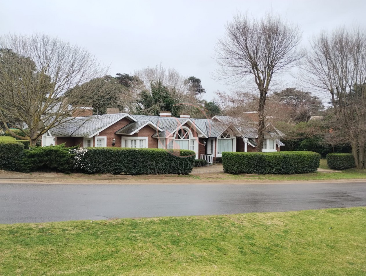 ¡¡ Encantadora casa a dos Cuadras del Mar en Zona Golf !!