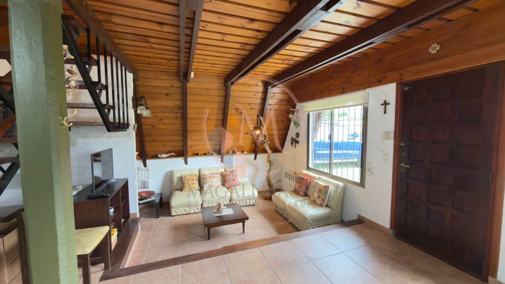 Casa Alpina en Zona Iglesias - A metros del mar sobre Av. Libertador, Pinamar