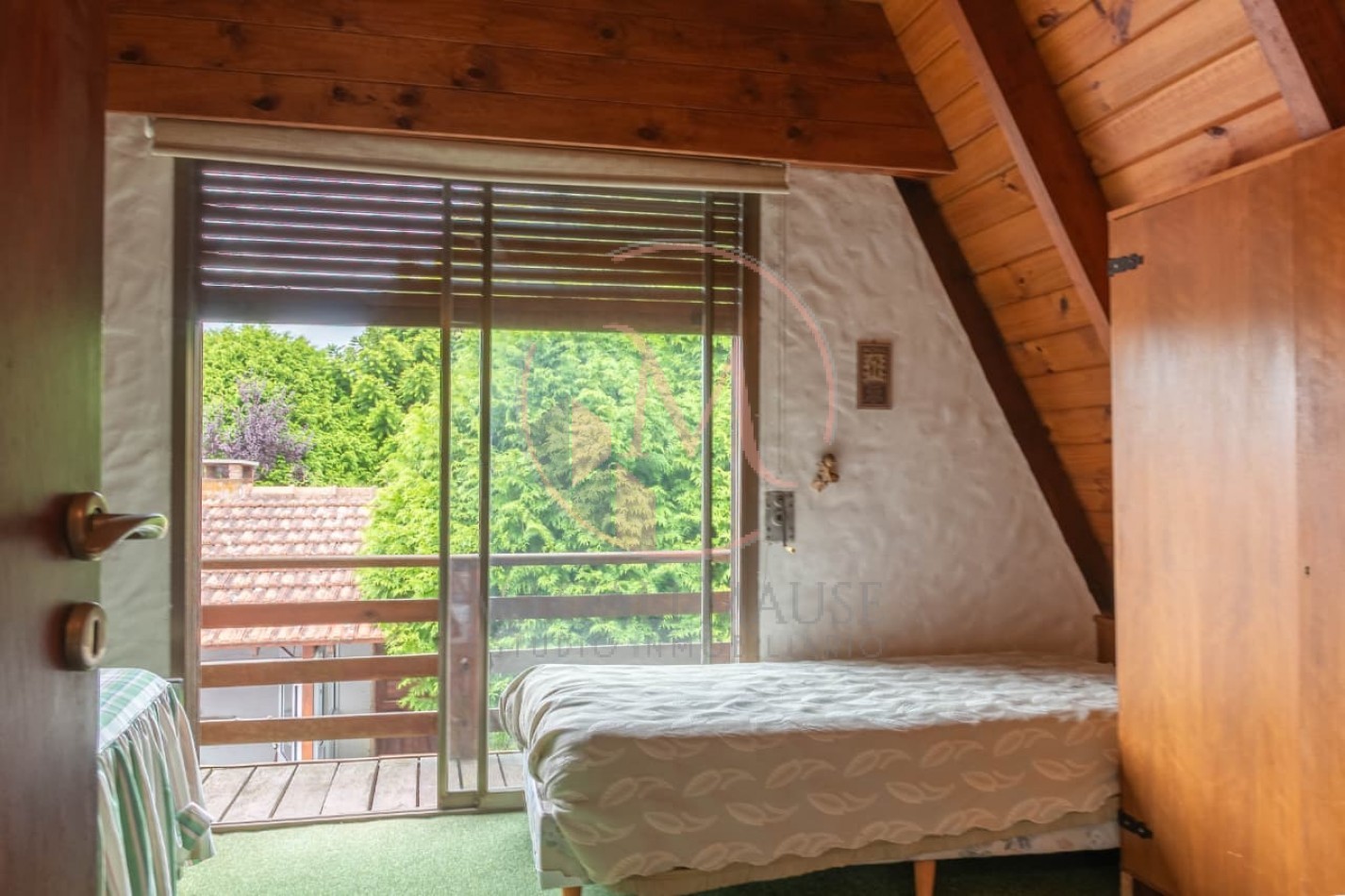 Casa Alpina en Zona Iglesias - A metros del mar sobre Av. Libertador, Pinamar