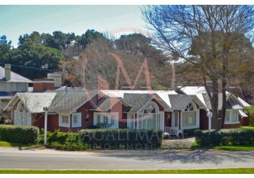 ¡¡ Encantadora casa a dos Cuadras del Mar en Zona Golf !!